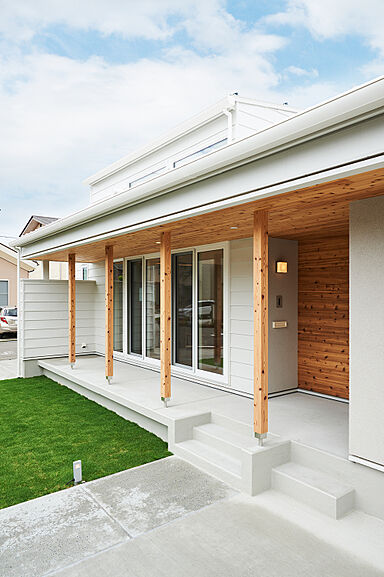 平屋生活の施工事例「平屋+ロフト。内と外を融合させた空間設計で叶う新しい生活スタイル」の画像1