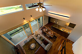 平屋生活の施工事例「城を眺める大空間・大開口リビングの家」の画像6