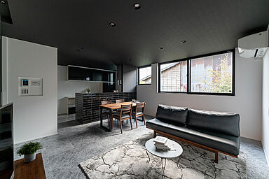 平屋生活の施工事例「木目をなくしたホテルライクな非日常空間」の画像2