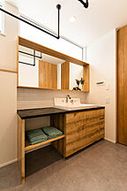 シンプルモダンスタイルの洗面所 平屋生活の事例画像