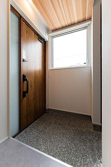 平屋生活の施工事例「雪国に映える、高基礎×ダウンリビングの平屋」の画像6