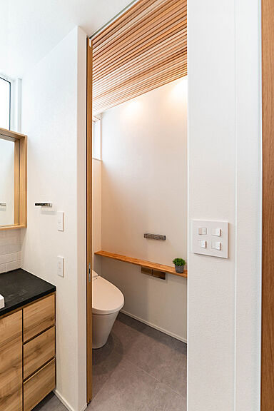 平屋生活の施工事例「雪国に映える、高基礎×ダウンリビングの平屋」の画像7