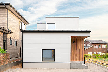 平屋生活の施工事例「矩形と目地でデザインする、ほぼ平屋な暮らし」の画像