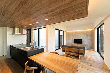 平屋生活の施工事例「非日常の暮らしを実現した中庭のある住まい」の画像2