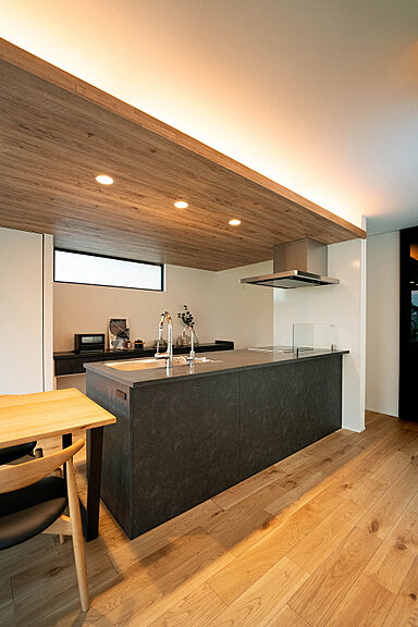 平屋生活の施工事例「非日常の暮らしを実現した中庭のある住まい」の画像3