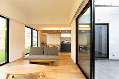 平屋生活の施工事例「非日常の暮らしを実現した中庭のある住まい」の画像4