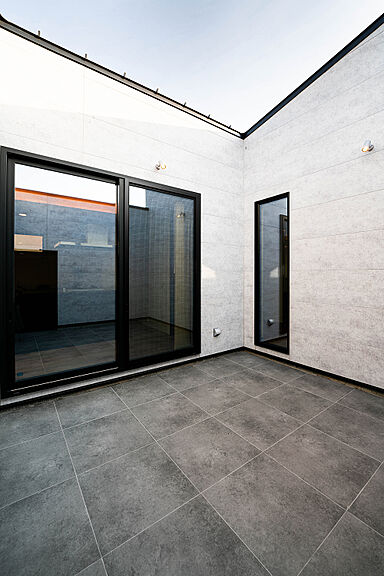 平屋生活の施工事例「非日常の暮らしを実現した中庭のある住まい」の画像5