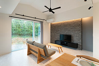 平屋生活の施工事例「非日常の暮らしを実現した中庭のある住まい」の画像2