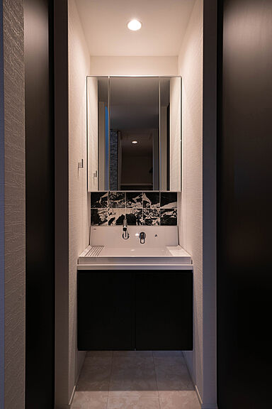 平屋生活の施工事例「非日常の暮らしを実現した中庭のある住まい」の画像5