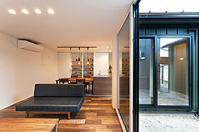 平屋生活の施工事例「外に閉じて内に開く、中庭のある住まい」の画像3