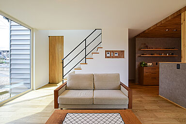 DETAIL BASE(ディテール・ベース)の施工事例「大開口サッシと大型ウッドデッキがつながりと広がりをもたらす住まい」の画像3