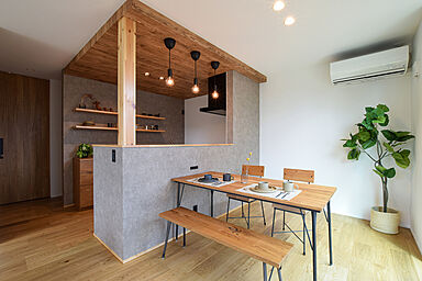 DETAIL BASE(ディテール・ベース)の施工事例「大開口サッシと大型ウッドデッキがつながりと広がりをもたらす住まい」の画像4