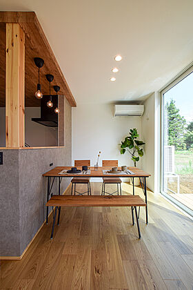 DETAIL BASE(ディテール・ベース)の施工事例「大開口サッシと大型ウッドデッキがつながりと広がりをもたらす住まい」の画像5