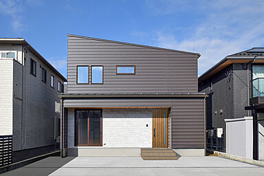 DETAIL BASE(ディテール・ベース)の施工事例「和室から2階へ 広さを演出したコンパクトハウス」の画像