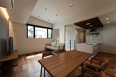 DETAIL BASE(ディテール・ベース)の施工事例「趣味と子育てを両立した快適なコンパクトハウス」の画像1