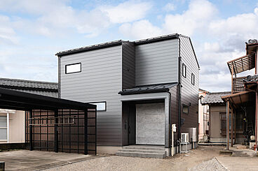 DETAIL BASE(ディテール・ベース)の施工事例「筋肉を育むジムいらずのグレー×ブラックハウス」の画像