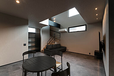 DETAIL BASE(ディテール・ベース)の施工事例「筋肉を育むジムいらずのグレー×ブラックハウス」の画像3