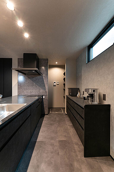 DETAIL BASE(ディテール・ベース)の施工事例「筋肉を育むジムいらずのグレー×ブラックハウス」の画像5