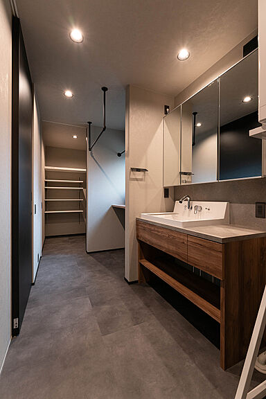 DETAIL BASE(ディテール・ベース)の施工事例「筋肉を育むジムいらずのグレー×ブラックハウス」の画像6