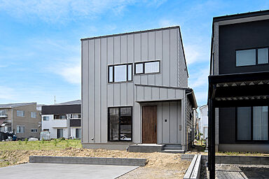 DETAIL BASE(ディテール・ベース)の施工事例「奇抜な照明が彩るヴィンテージハウス」の画像