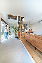 シンプルモダンスタイルの玄関 D'S STYLE 豊中モデルハウスの事例画像