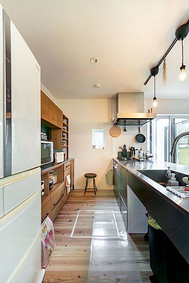 D'S STYLE 豊中モデルハウスの施工事例「家族を守りながらプライベート時間を過ごす吹抜土間のある寛ぎ空間が広がる2階建の家」の画像5