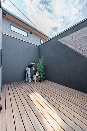 D'S STYLE 豊中モデルハウスの施工事例「家族を守りながらプライベート時間を過ごす吹抜土間のある寛ぎ空間が広がる2階建の家」の画像8