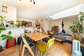 D'S STYLE 豊中モデルハウスの施工事例「玄関土間×広々LDK×吹抜けであふれる開放感!家族が快適に過ごせるハコ型の家」の画像3