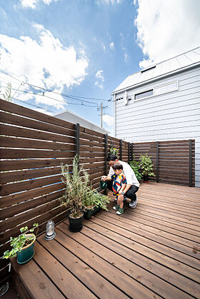 D'S STYLE 豊中モデルハウスの施工事例「玄関土間×広々LDK×吹抜けであふれる開放感!家族が快適に過ごせるハコ型の家」の画像4