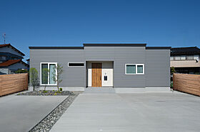 株式会社セイダイ グリスマエコスタイル事業部の施工事例「【七尾市/平屋】やさしい色に包まれる。グレージュトーンの上質な平屋暮らし」のメイン画像