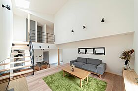 株式会社プラスワンの施工事例「1階と2階を二つの階段でつなぐスキップフロアのある家」の画像2