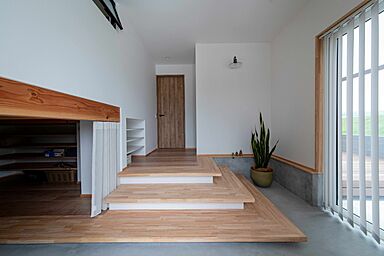 株式会社プラスワンの施工事例「1階と2階を二つの階段でつなぐスキップフロアのある家」の画像5