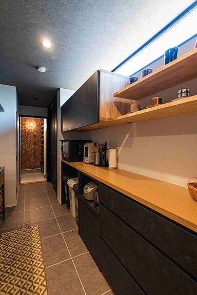 株式会社プラスワンの施工事例「細部にまでこだわった木とアイアンが生きる家」の画像3