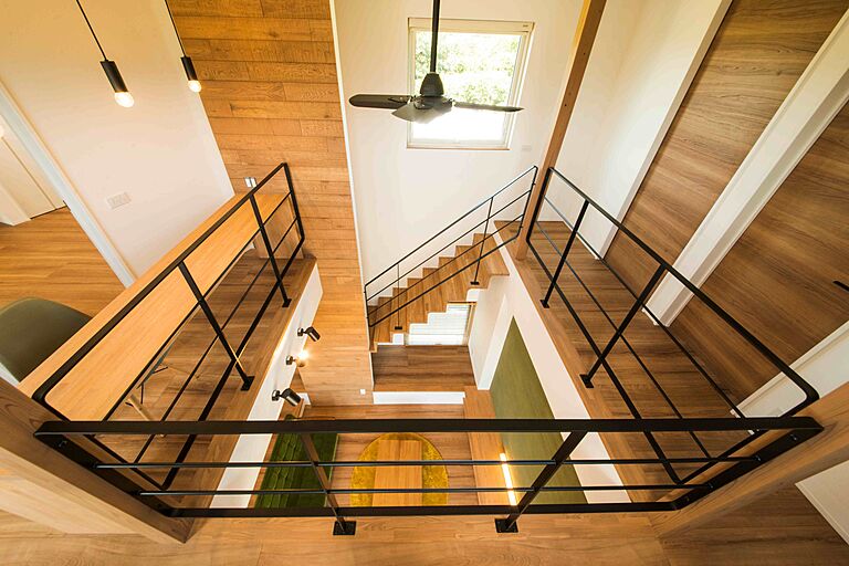 株式会社プラスワンの公式画像_階段5