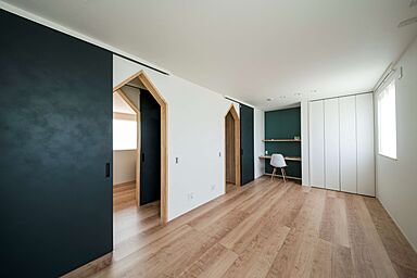 株式会社プラスワンの施工事例「今と昔を融合させた広々な土間のある家」の画像3