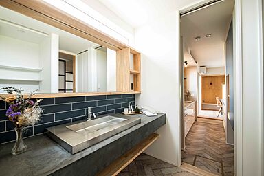 株式会社プラスワンの施工事例「今と昔を融合させた広々な土間のある家」の画像4