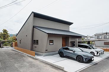 株式会社プラスワンの施工事例「家族が繋がるロフトや中庭のある平屋」の画像