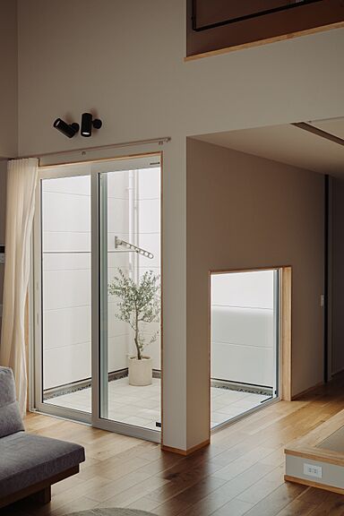 株式会社プラスワンの施工事例「家族が繋がるロフトや中庭のある平屋」の画像4