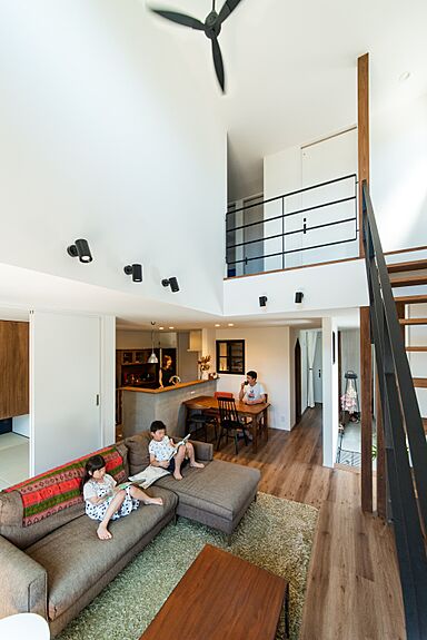 株式会社プラスワンの施工事例「回遊動線で家族が楽しくのびやかに暮らせる家」の画像1