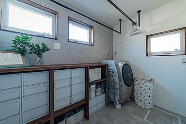 株式会社プラスワンの施工事例「回遊動線で家族が楽しくのびやかに暮らせる家」の画像8