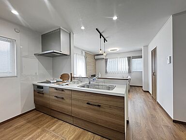 株式会社シリウスEHC ジャストハウジングの施工事例「家事ラク動線のあるカントリーモダンなお家♪木の温もりにホッとする住まい♪」の画像2