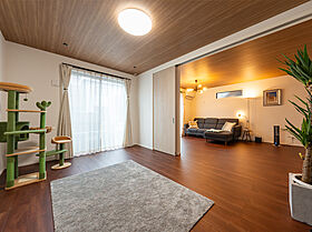 株式会社秀光ビルド 四日市店の施工事例「木目とインテリアが映える、 温かい雰囲気のお家。」の画像3