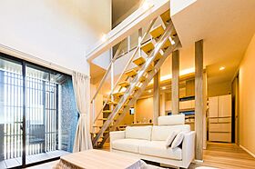 株式会社秀光ビルド 四日市店の施工事例「スケルトン階段が映える、ナチュラルウッドのぬくもりハウス」の画像4