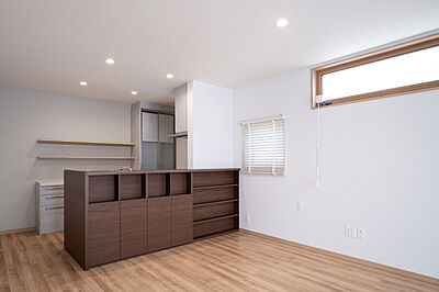 シンプルモダンスタイルのリビング 中村建設株式会社の事例画像