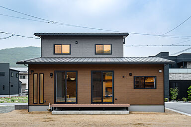 中村建設株式会社の施工事例「家族を身近に感じるキッチン。家事が完結する、理想のランドリー」の画像