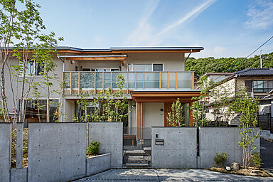 中村建設株式会社の施工事例「水平ラインが美しい、木と光の住まい」の画像