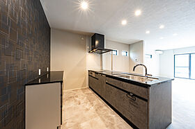 株式会社秀光ビルド 岐阜店の施工事例「落ち着きと開放感が調和する、洗練された空間。」のメイン画像