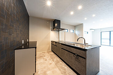 株式会社秀光ビルド 岐阜店の施工事例「落ち着きと開放感が調和する、洗練された空間。」の画像