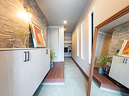 株式会社秀光ビルド 岐阜店の施工事例「木目とインテリアが映える、 温かい雰囲気のお家。」の画像