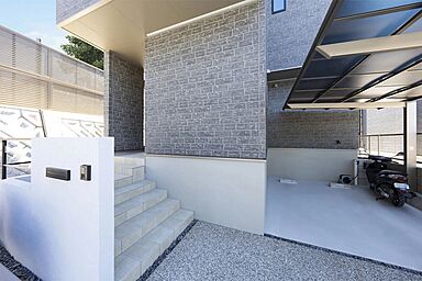 株式会社秀光ビルド 岐阜店の施工事例「グレーと大理石調がたまらなくかっこいい、高級感たっぷりのお家」の画像2